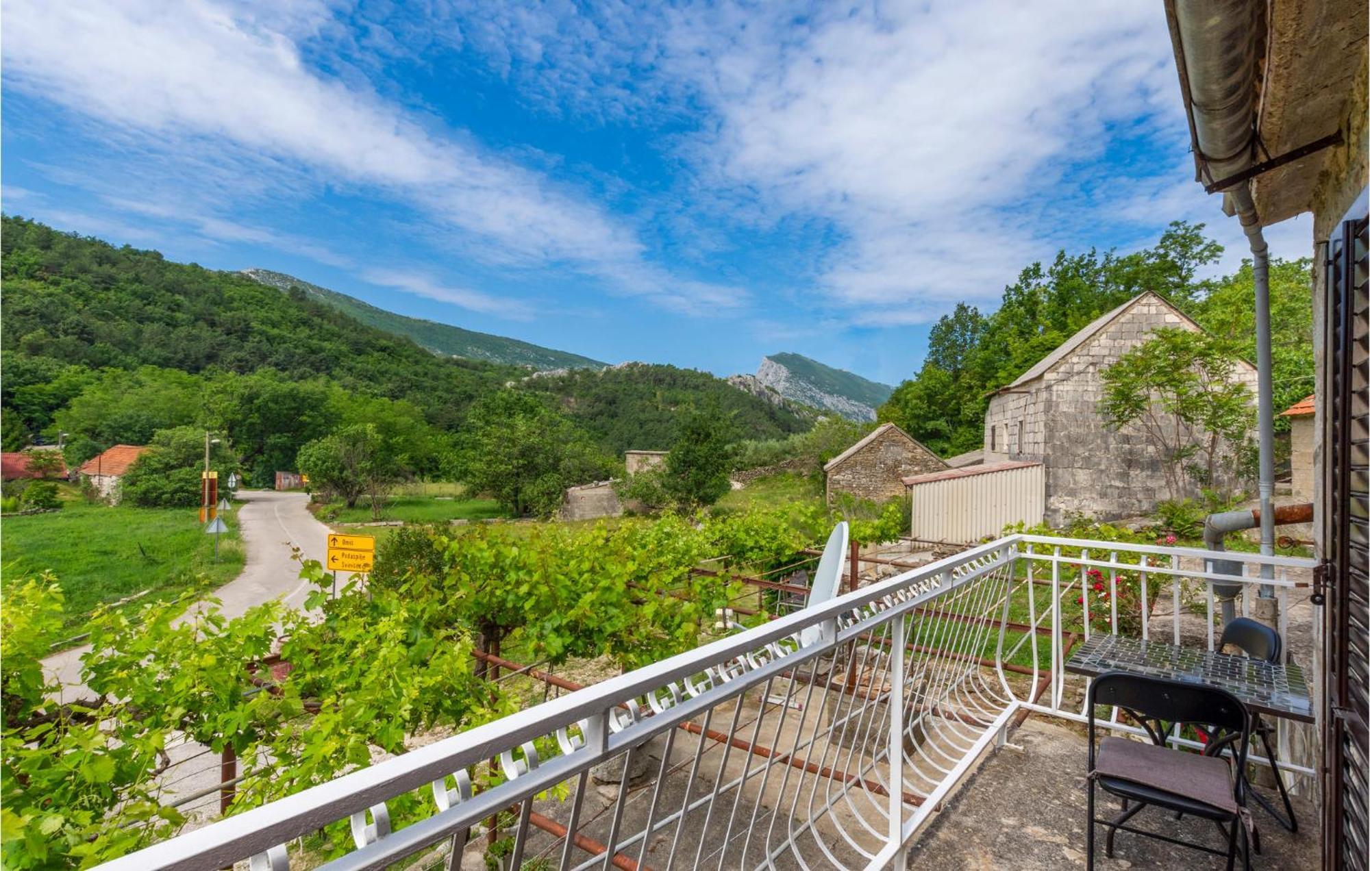 Awesome Apartment In Svinisce With Kitchenette Exterior photo