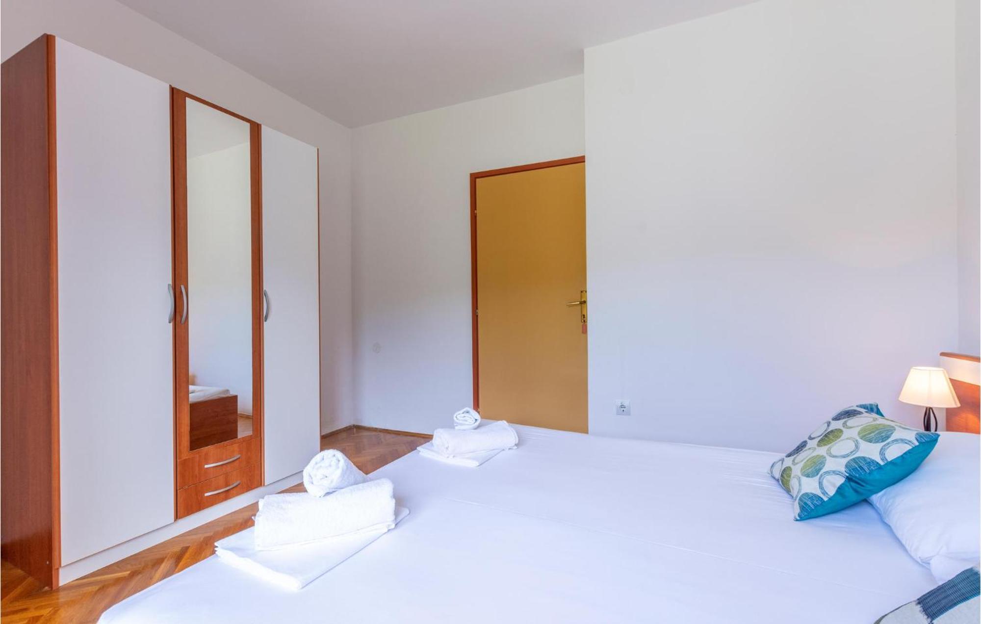 Awesome Apartment In Svinisce With Kitchenette Exterior photo