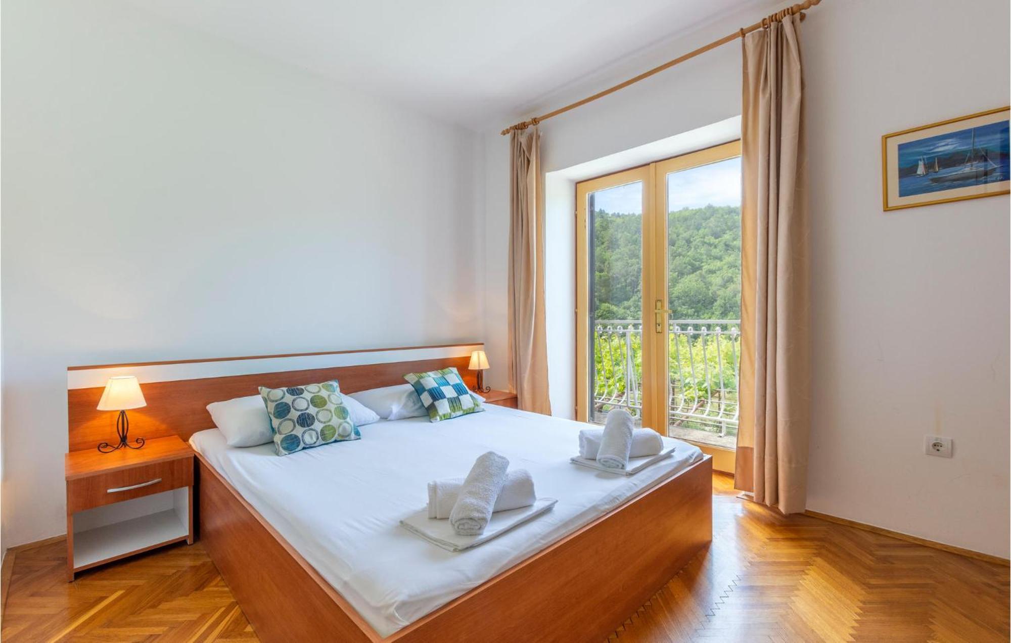 Awesome Apartment In Svinisce With Kitchenette Exterior photo